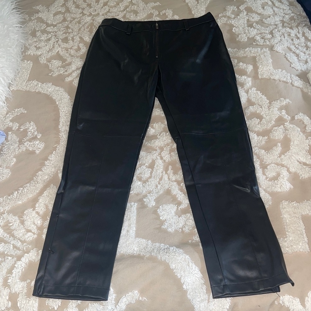 Olivaceous leather pants with zipper